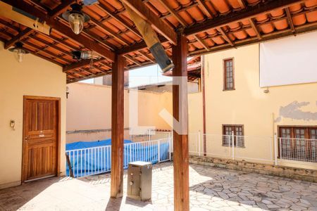 Casa à venda com 420m², 5 quartos e 4 vagas Casa à venda com 420m², 5 quartos e 4 vagasÁrea comum