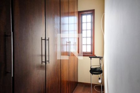 Casa à venda com 420m², 5 quartos e 4 vagas Casa à venda com 420m², 5 quartos e 4 vagasQuarto 3