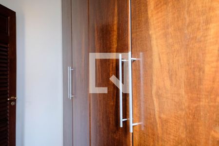 Casa à venda com 420m², 5 quartos e 4 vagas Casa à venda com 420m², 5 quartos e 4 vagasQuarto 3