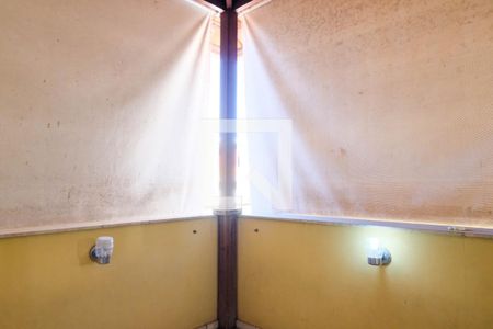 Casa à venda com 420m², 5 quartos e 4 vagas Casa à venda com 420m², 5 quartos e 4 vagasVaranda