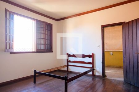 Casa à venda com 420m², 5 quartos e 4 vagas Casa à venda com 420m², 5 quartos e 4 vagasQuarto 4