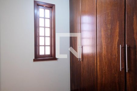 Casa à venda com 420m², 5 quartos e 4 vagas Casa à venda com 420m², 5 quartos e 4 vagasQuarto 5