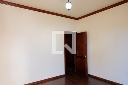 Casa à venda com 420m², 5 quartos e 4 vagas Casa à venda com 420m², 5 quartos e 4 vagasQuarto 5