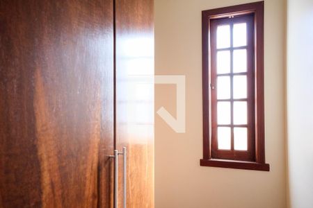 Casa à venda com 420m², 5 quartos e 4 vagas Casa à venda com 420m², 5 quartos e 4 vagasQuarto 3