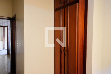 Casa à venda com 420m², 5 quartos e 4 vagas Casa à venda com 420m², 5 quartos e 4 vagasDetalhe