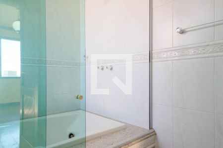 Casa à venda com 420m², 5 quartos e 4 vagas Casa à venda com 420m², 5 quartos e 4 vagasBanheiro 2