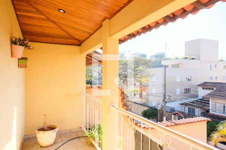 Casa à venda com 420m², 5 quartos e 4 vagas Casa à venda com 420m², 5 quartos e 4 vagasVaranda
