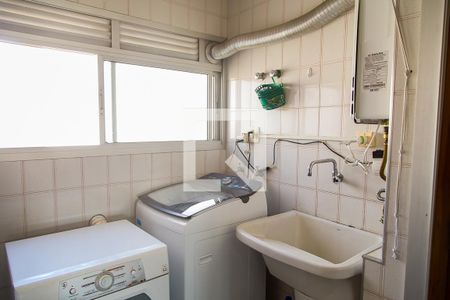 Apartamento à venda com 198m², 3 quartos e 2 vagas Apartamento à venda com 198m², 3 quartos e 2 vagasÁrea de Serviço