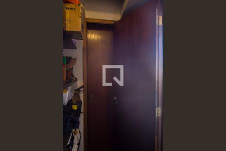 Apartamento à venda com 198m², 3 quartos e 2 vagas Apartamento à venda com 198m², 3 quartos e 2 vagasDespensa