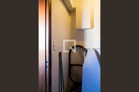 Apartamento à venda com 198m², 3 quartos e 2 vagas Apartamento à venda com 198m², 3 quartos e 2 vagasDespensa