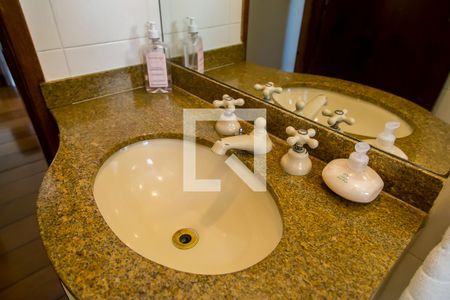 Apartamento à venda com 198m², 3 quartos e 2 vagas Apartamento à venda com 198m², 3 quartos e 2 vagasBanheiro Social - Pia