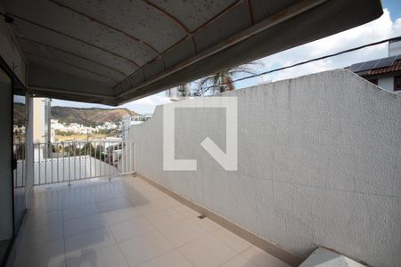 Casa à venda com 493m², 4 quartos e 5 vagasVaranda da Sala de TV