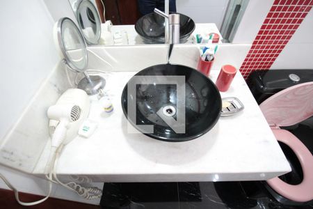 Casa à venda com 493m², 4 quartos e 5 vagasBanheiro da Suite 1