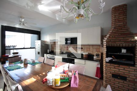 Casa à venda com 493m², 4 quartos e 5 vagasCozinha e Área Gourmet