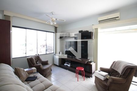 Casa à venda com 493m², 4 quartos e 5 vagasSala de TV e Escritório