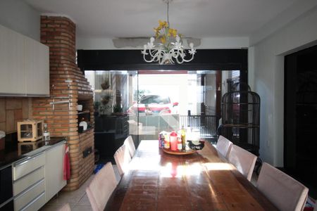 Casa à venda com 493m², 4 quartos e 5 vagasCozinha e Área Gourmet