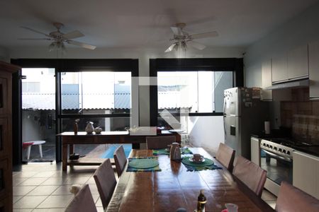 Casa à venda com 493m², 4 quartos e 5 vagasCozinha e Área Gourmet