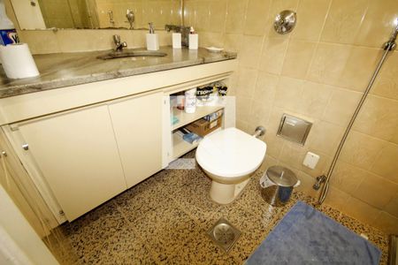 Apartamento à venda com 410m², 3 quartos e 2 vagasBanheiro 2