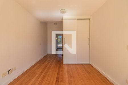 Casa de condomínio à venda com 800m², 4 quartos e 7 vagas Casa de condomínio à venda com 800m², 4 quartos e 7 vagasSuíte 2