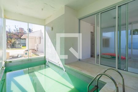 Casa de condomínio à venda com 800m², 4 quartos e 7 vagas Casa de condomínio à venda com 800m², 4 quartos e 7 vagasÁrea Externa