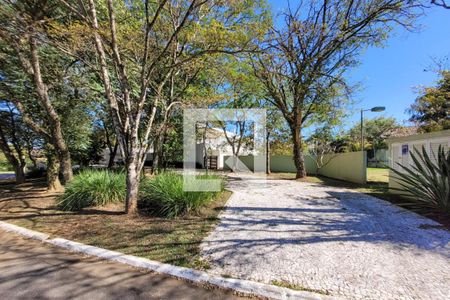 Casa de condomínio à venda com 800m², 4 quartos e 7 vagas Casa de condomínio à venda com 800m², 4 quartos e 7 vagasFachada