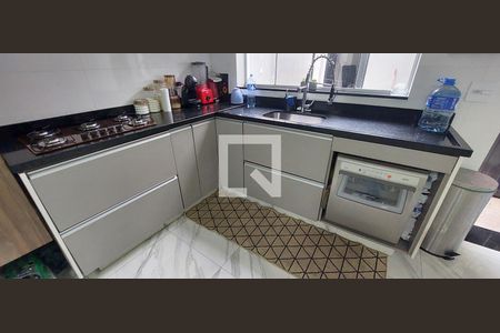 Casa à venda com 140m², 3 quartos e 2 vagas Casa à venda com 140m², 3 quartos e 2 vagasCozinha