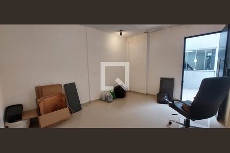 Casa à venda com 140m², 3 quartos e 2 vagas Casa à venda com 140m², 3 quartos e 2 vagasEscritório