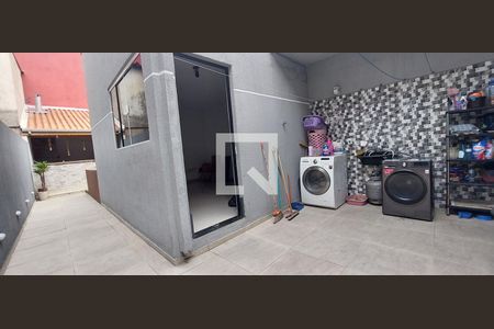 Casa à venda com 140m², 3 quartos e 2 vagas Casa à venda com 140m², 3 quartos e 2 vagasÁrea de serviço