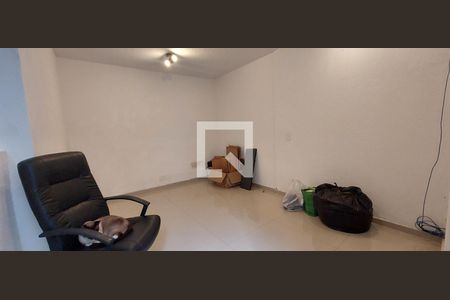 Casa à venda com 140m², 3 quartos e 2 vagas Casa à venda com 140m², 3 quartos e 2 vagasEscritório