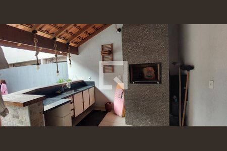 Casa à venda com 140m², 3 quartos e 2 vagas Casa à venda com 140m², 3 quartos e 2 vagasChurrasqueira