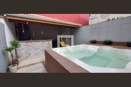 Casa à venda com 140m², 3 quartos e 2 vagas Casa à venda com 140m², 3 quartos e 2 vagasChurrasqueira