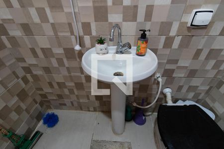 Casa à venda com 120m², 4 quartos e 2 vagas Casa à venda com 120m², 4 quartos e 2 vagasBanheiro Social