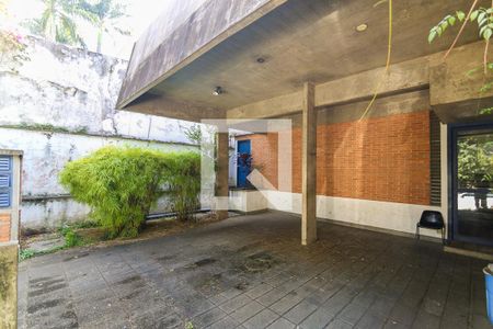 Casa à venda com 260m², 4 quartos e 4 vagas Casa à venda com 260m², 4 quartos e 4 vagasGaragem