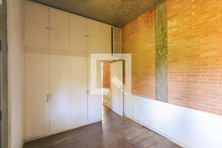 Casa à venda com 260m², 4 quartos e 4 vagas Casa à venda com 260m², 4 quartos e 4 vagasEscritório