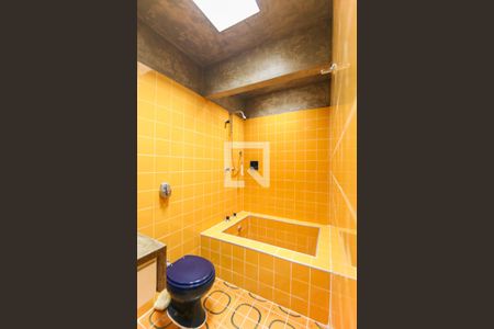 Casa à venda com 260m², 4 quartos e 4 vagas Casa à venda com 260m², 4 quartos e 4 vagasBanheiro 1