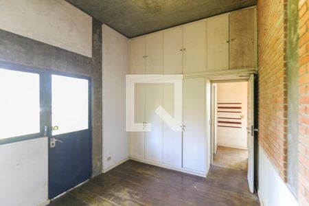 Casa à venda com 260m², 4 quartos e 4 vagas Casa à venda com 260m², 4 quartos e 4 vagasEscritório