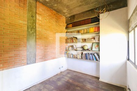 Casa à venda com 260m², 4 quartos e 4 vagas Casa à venda com 260m², 4 quartos e 4 vagasEscritório