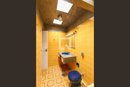 Casa à venda com 260m², 4 quartos e 4 vagas Casa à venda com 260m², 4 quartos e 4 vagasBanheiro 1