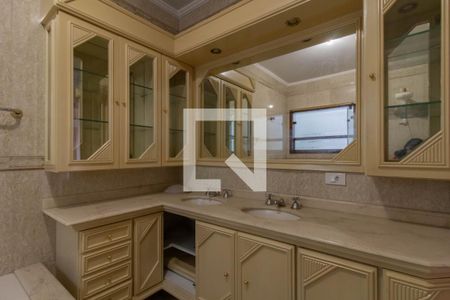 Casa à venda com 317m², 4 quartos e 4 vagas Casa à venda com 317m², 4 quartos e 4 vagasBanheiro da Suíte 1