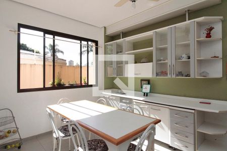 Casa à venda com 720m², 5 quartos e 5 vagasCozinha