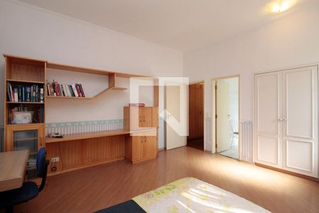 Casa à venda com 720m², 5 quartos e 5 vagasSuíte 3