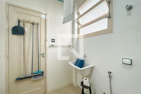 Banheiro/Área de serviço  de kitnet/studio para alugar com 1 quarto, 38m² em Centro, Guarujá