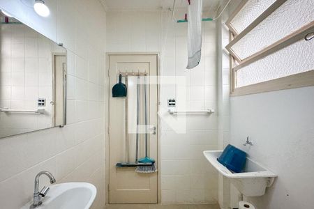 Banheiro/Área de serviço  de kitnet/studio para alugar com 1 quarto, 38m² em Centro, Guarujá