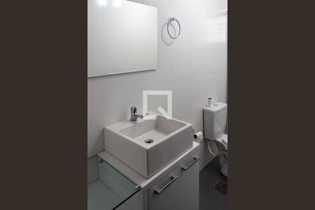 Banheiro de apartamento para alugar com 1 quarto, 42m² em Passo da Areia, Porto Alegre