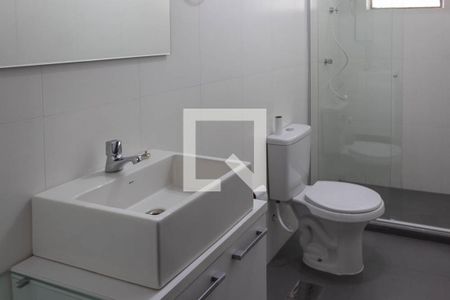 Banheiro de apartamento para alugar com 1 quarto, 42m² em Passo da Areia, Porto Alegre