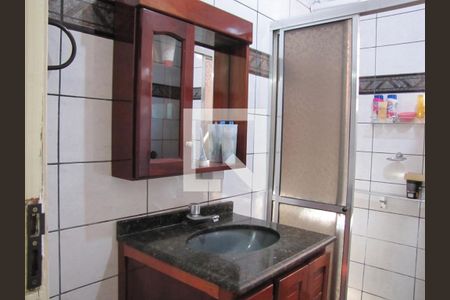 Casa à venda com 110m², 4 quartos e 4 vagasBanheiro - Casa 1