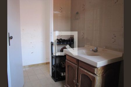 Casa à venda com 110m², 4 quartos e 4 vagasCasa 2 - Banheiro 2