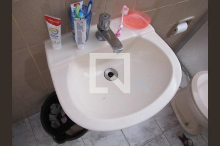 Casa à venda com 110m², 4 quartos e 4 vagasCasa 2 - Banheiro 1