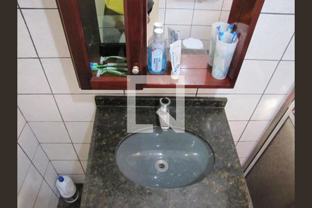 Casa à venda com 110m², 4 quartos e 4 vagasBanheiro - Casa 1