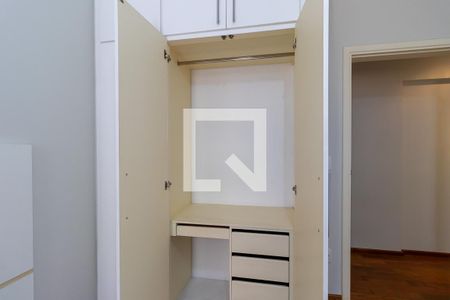 Apartamento à venda com 76m², 2 quartos e 1 vagaQuarto 2 - Armários